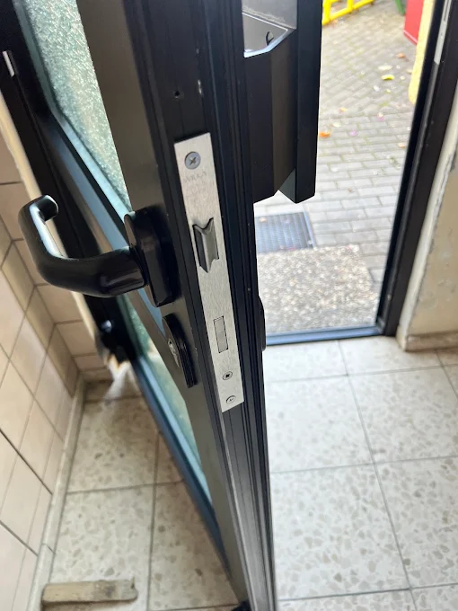 Fachgerechte Türöffnung durch Schlüsseldienst Robert in Heidelberg